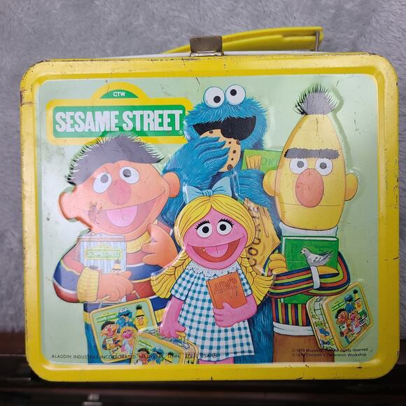 Vintage 1979 Sesame Street Metal‎ Lunch Box Big Bird,Ernie,Bert,Oscar NO THERMOS - Picture 1 of 12